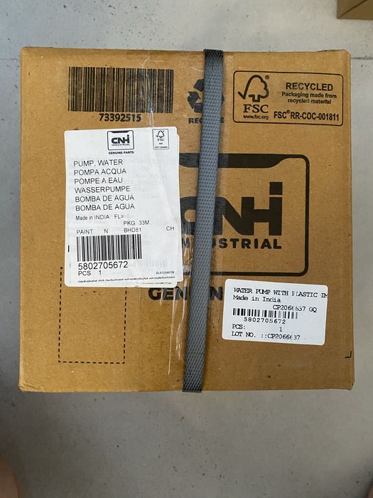 Б/у Оригинальная водяная помпа CNH / Case New Holland