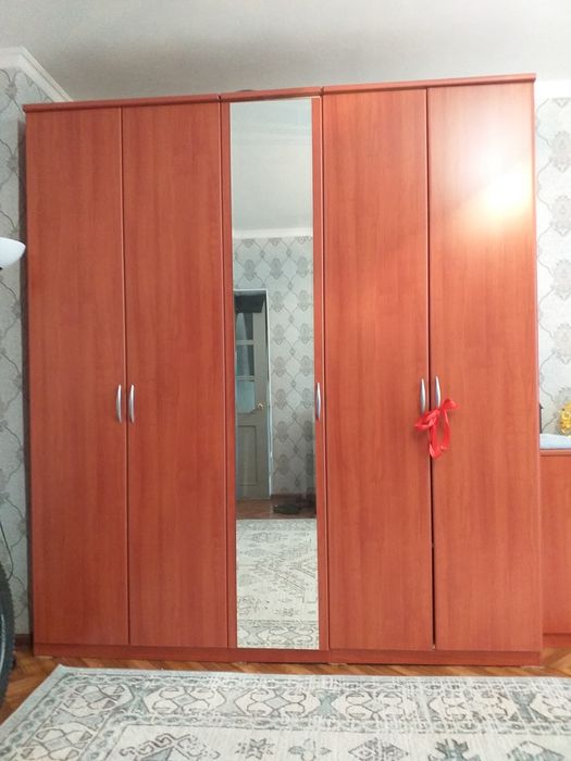 Продаётся 3-дверный шкаф.