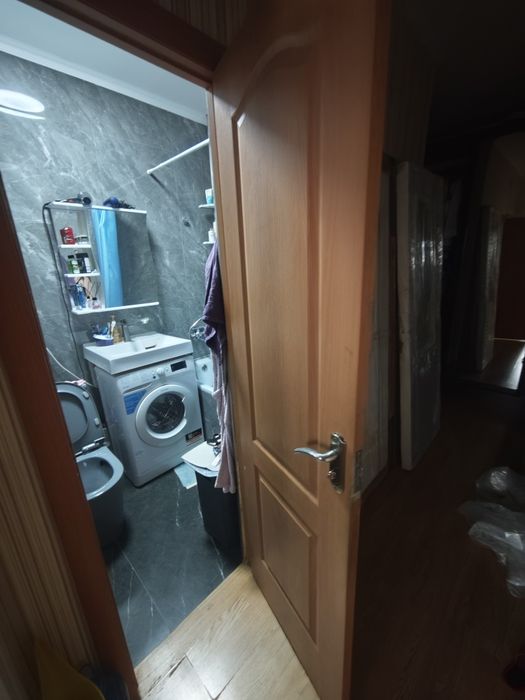 Продам три двери БУ