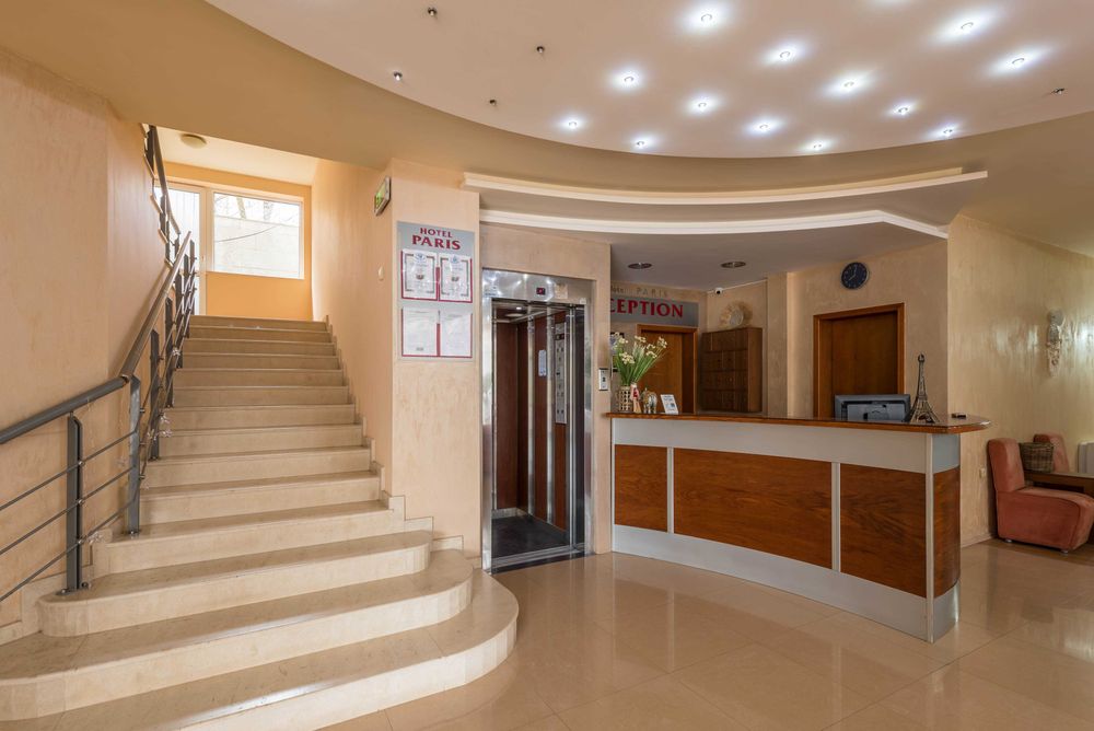 Продава се Хотел в Балчик - 2000 кв.м за 230 €/кв.м - Снимка #2