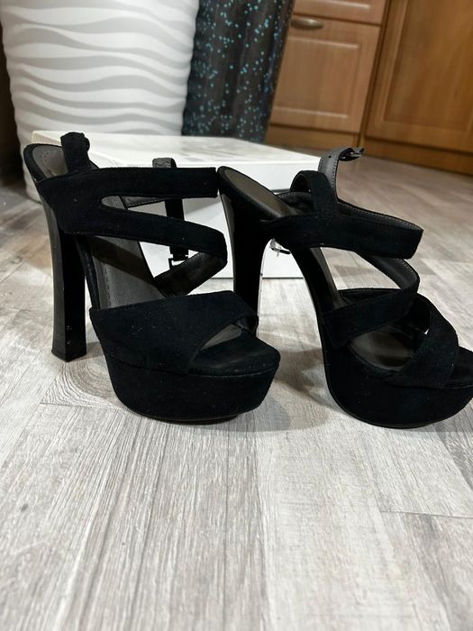 Продам туфли новые