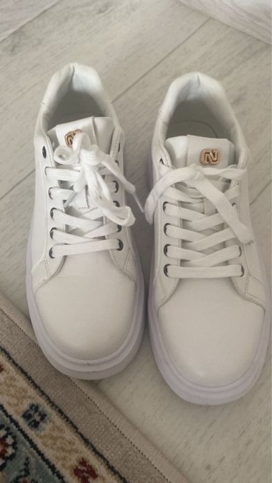 Кроссы белые Нурсачи