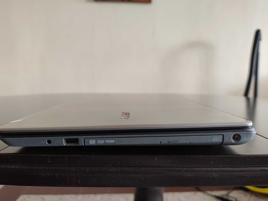 Лаптоп Acer Aspire F15  F5-573G