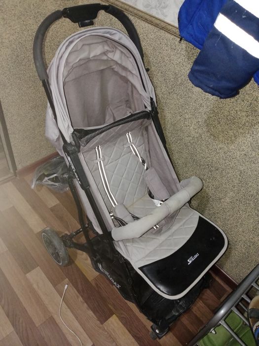 Продам детскую коляску трость