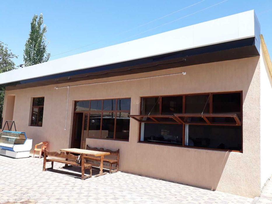 Qarshi shaxrida Choyhona sotiladi