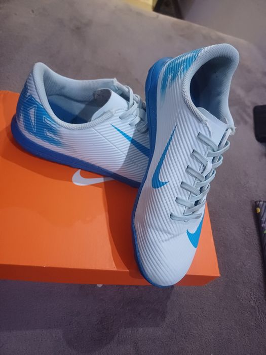 Футболни обувки - стоножки Nike