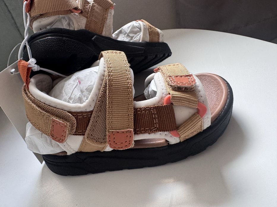 Бебешки сандали H&M за момче