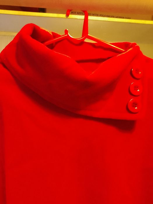 Vând Bolero rosu din stofa - Made in Italy, cu nasturi la guler,modern