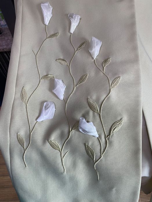 Дамски костюм от две части