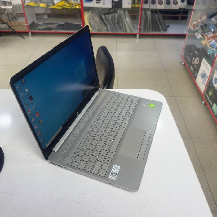 Hp core i7-1065G7 8/512 ssd holati yaxshi