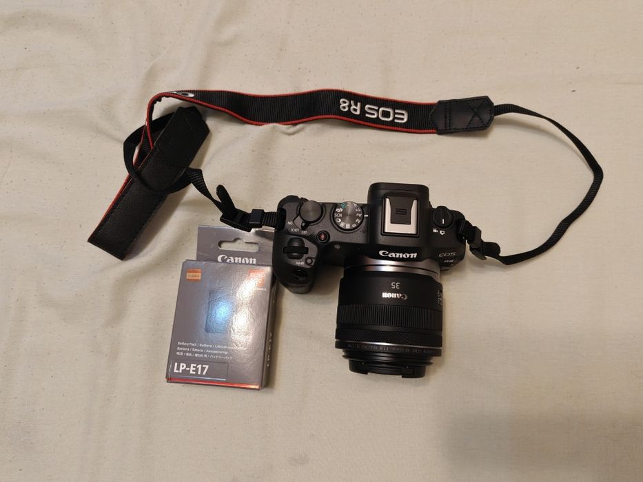 Aparat foto Mirrorless Canon EOS R8 (Body) - Ca nou (shutter count 500), Garanție eMAG 2 ani