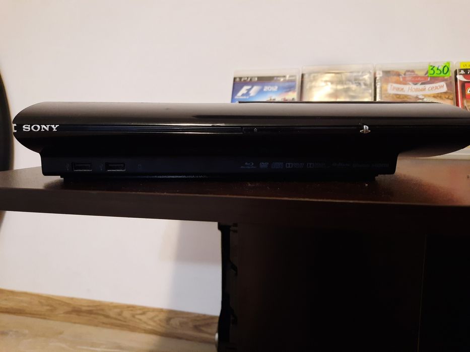 Playstation 3 super slim с 8 игри