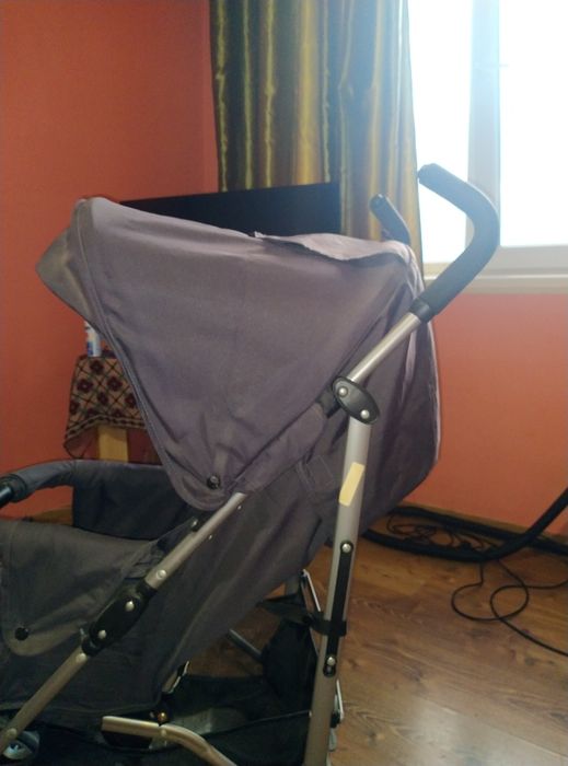 Предлагам детцка количка много запазена