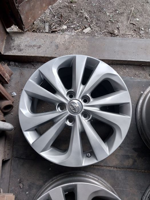 Диски R17 оригинал. На Toyota camri.