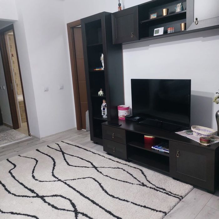 Închiriez garsoniera(hotelier) sau pe termen lung 280 euro lună