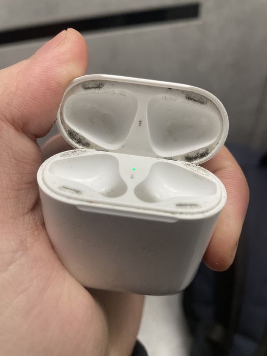 Apple AirPods 2nd Generation