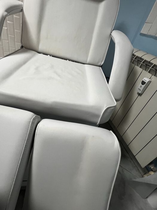 Стол за педикюр, кушетка бяла