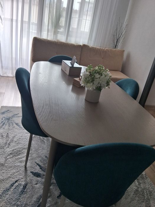 Canapea crem 2 persoane impecabila