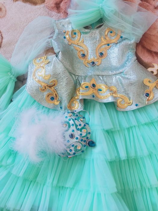 Казакское национальное  платье