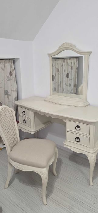 Set mobilier Willis & Gambier masă machiaj oglinda scaun