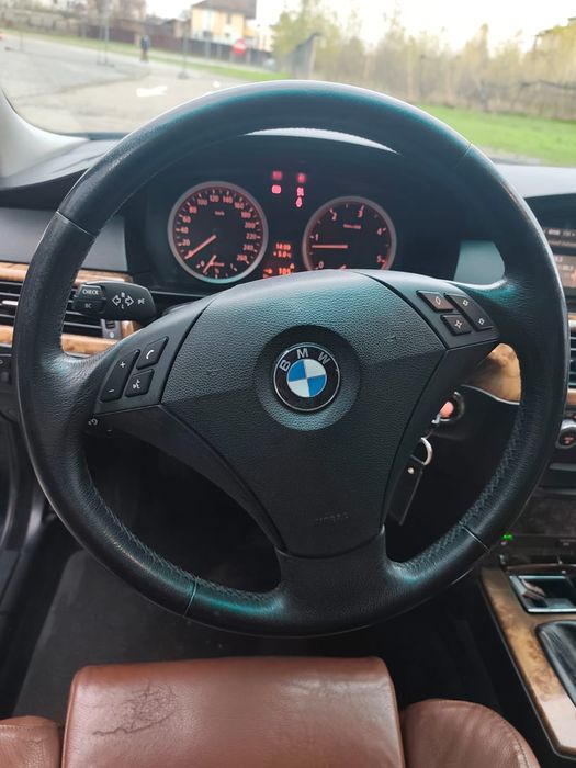 Vând BMW e61 
- motor 3.0 m57
- an 2007
- mașină a fost adusă personal