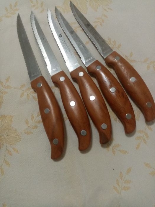 Дом и градина. Домашни  прибори  за хранене. Дръжките са дървени с  де