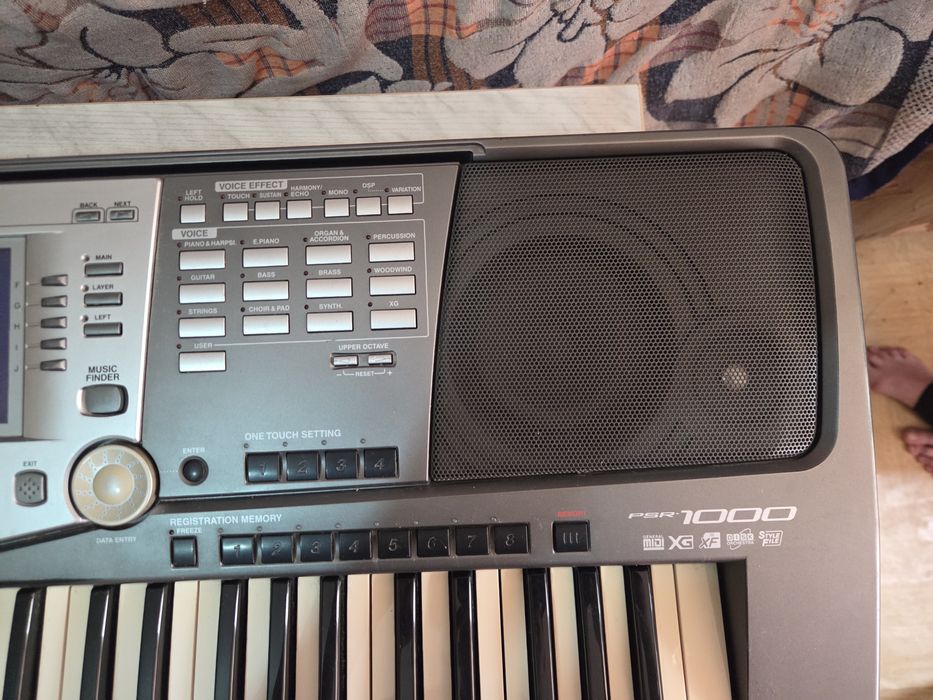 Синтезатор YAMAHA PSR 1000
