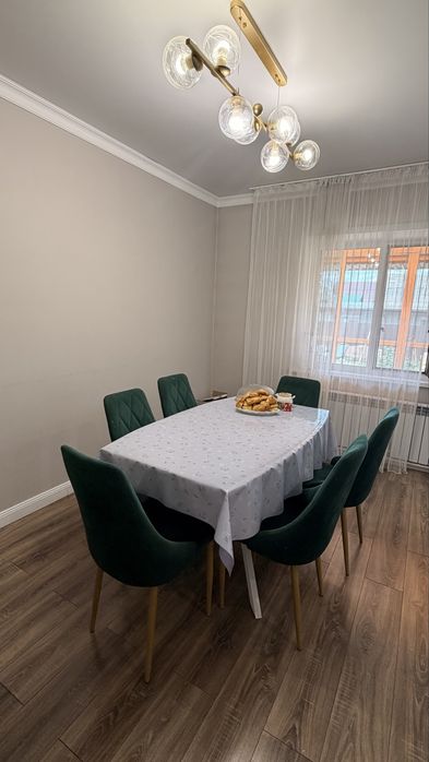 Продам кухонный стол со стульями