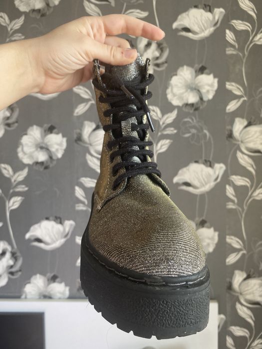 Ghete femei cu sclipici