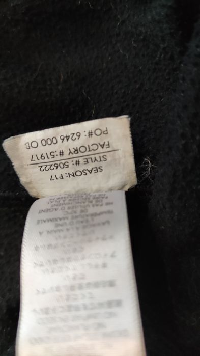 Скиорската маска Spyder PIVOT е рунов еластичен полар с прилепваща кро