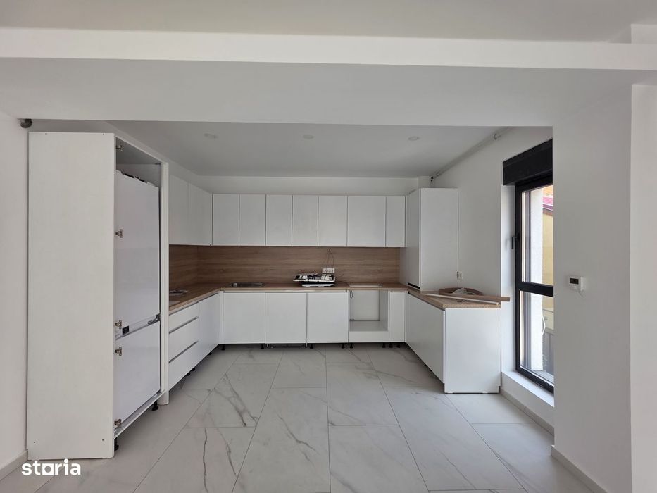 Apartament  cu 4 camere de inchiriat in zona Aviatiei