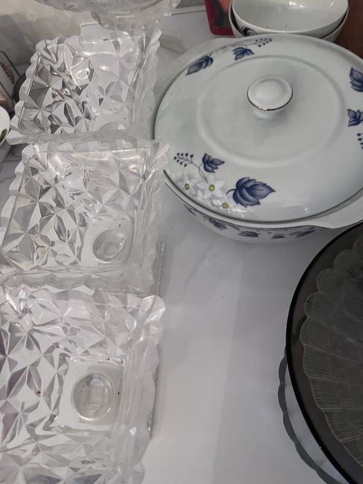 Дешево отдам посуды