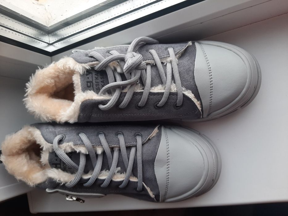 Продам новые ботинки зимние