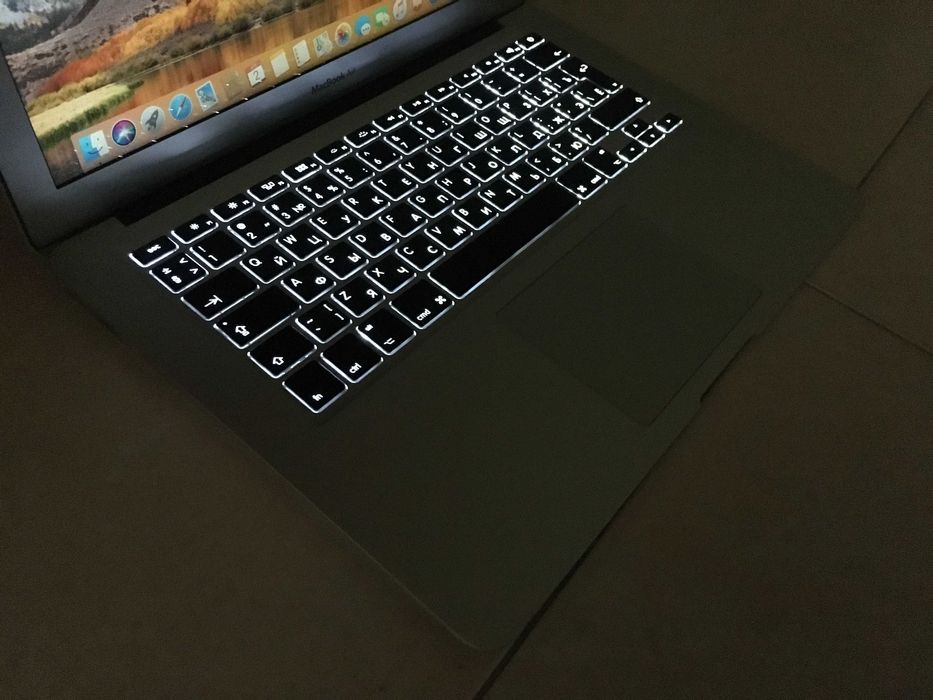 13.3' Core i5 Apple MacBook Air Mid 2017 8GB RAM/256GB SSD/Intel HD 6000/Батерия 6 ч