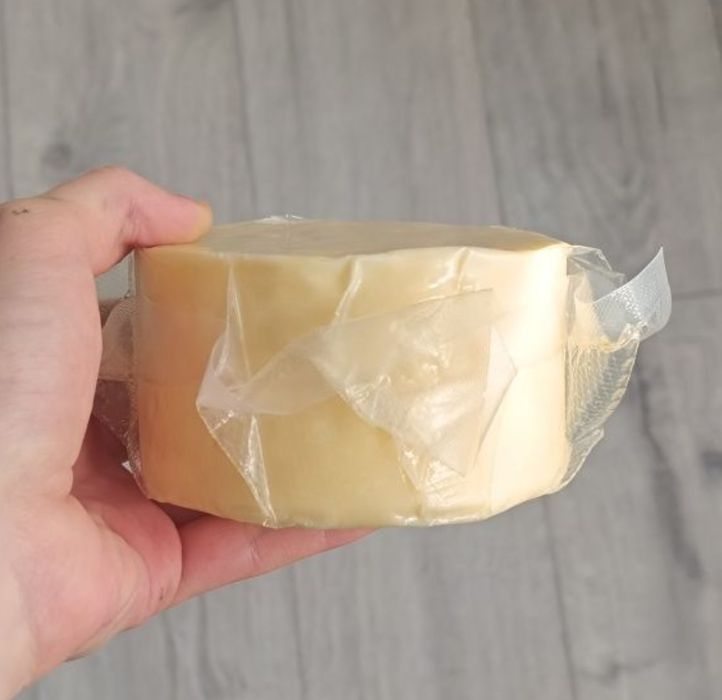 4 Bucati Cascaval de casa 100% lapte de vaca.