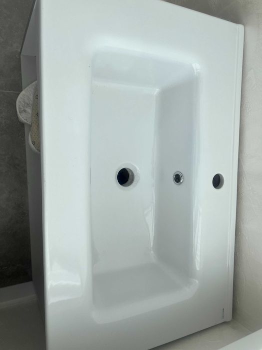 Умывальник с подвесной тумбой