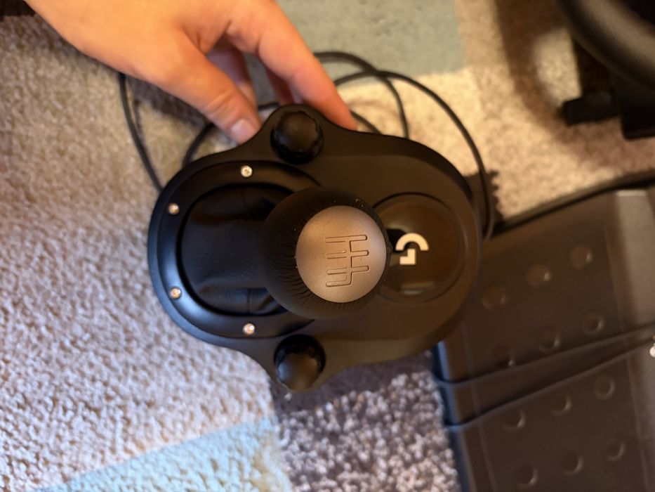 Vand volan Logitech G29 cu pedale și schimbător!