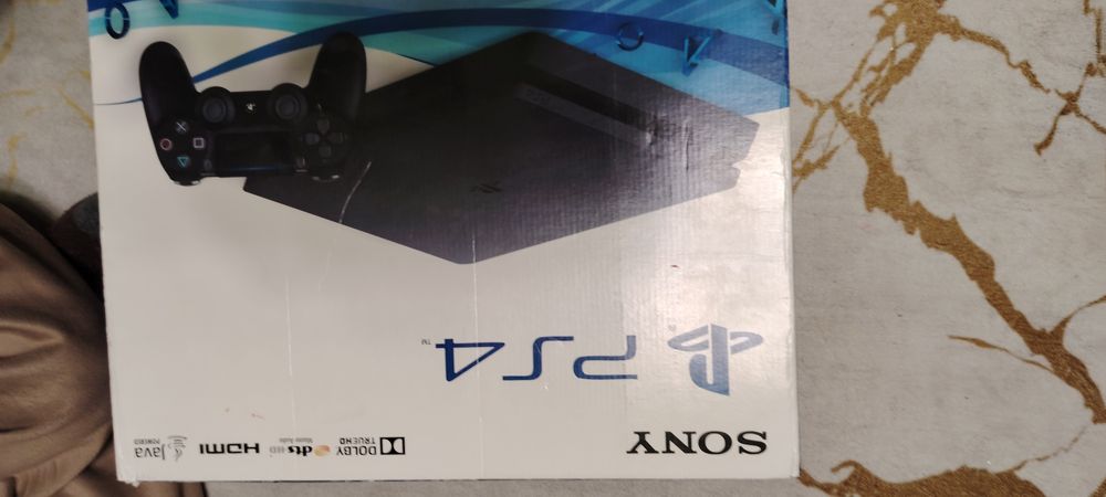 Продам Sony PS4. Рудный.