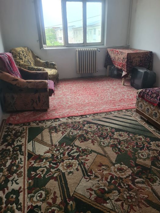 Vand apartament in RosioriVand apartament, 3 camere, baie, baie serviciu, , balcon, decomandat, etaj 4, 70 mp Rosiori de

vede. de Vede