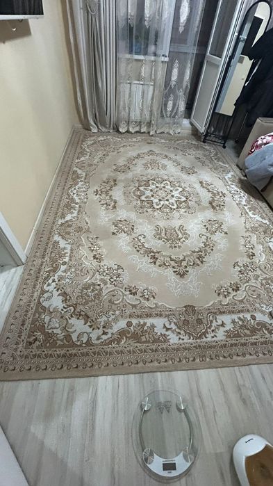 Ковер "2.5*3.5" и Диван