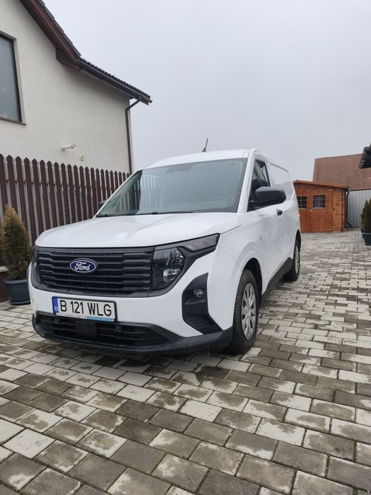 Ford Transit  Courier ușor avariat/avariate