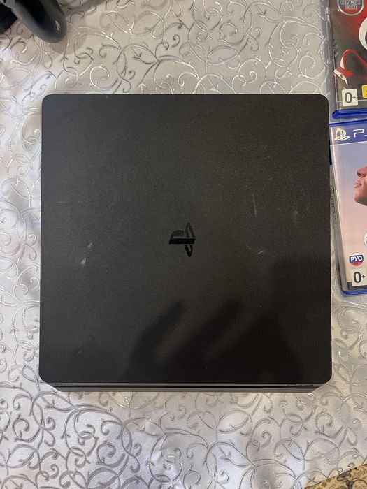 Playstation PS 4 slim 1tb прошитая +2 джостика