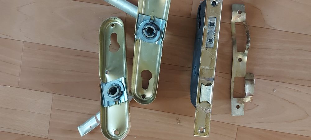 Замок врезной Apecs 1023