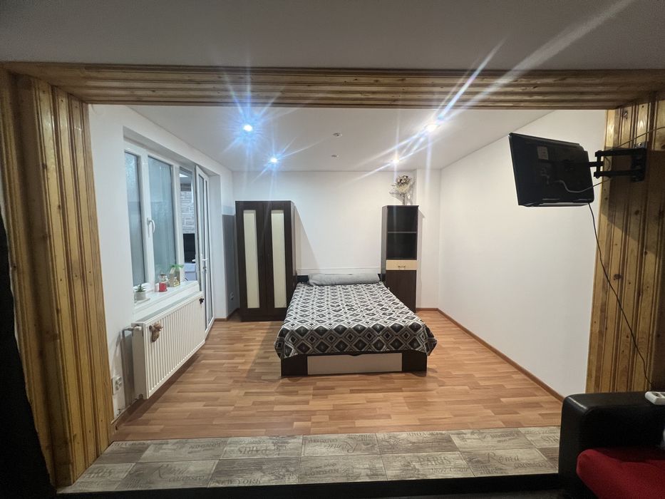 Închiriez unitate locativă la casă