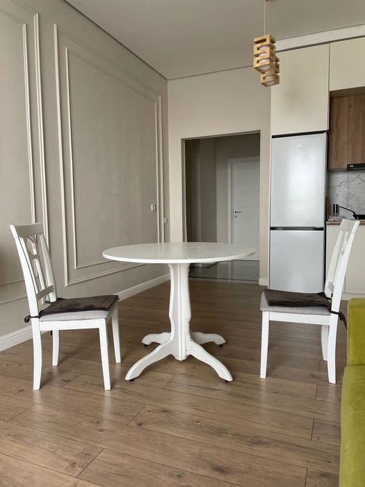 Стол со стульями