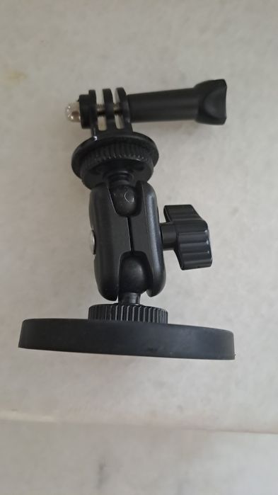 Vând suport pentru camera de actiune  prindere magnetic