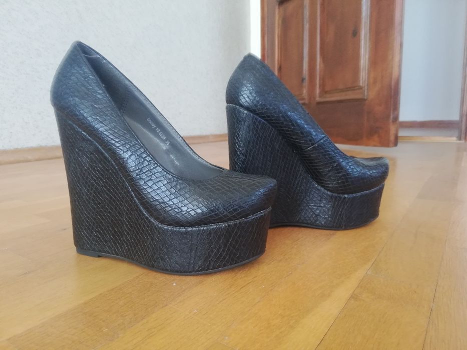 Готик обувки на платформа