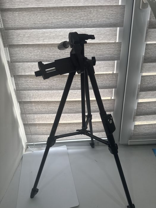 Штатив чёрный для телефона