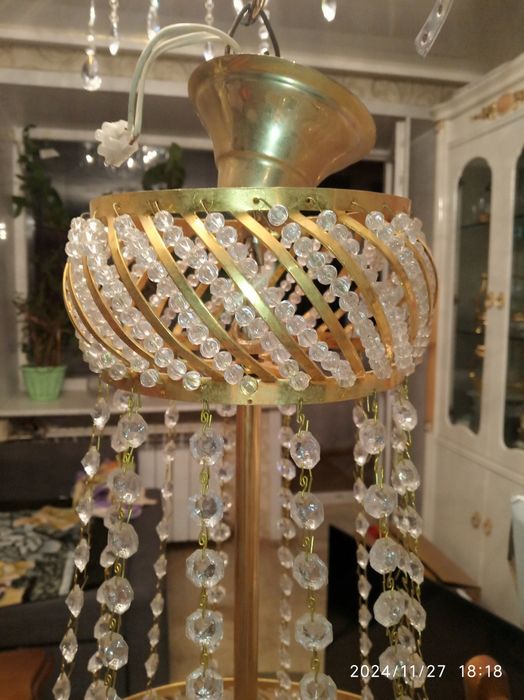 Продам люстру  диаметр 50см высота 75