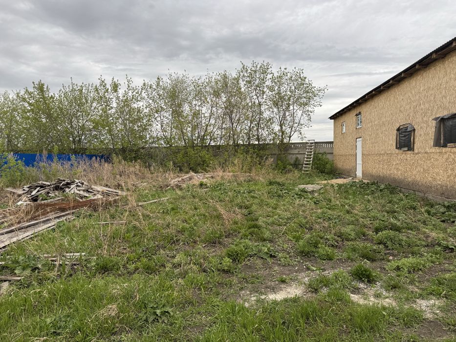 Продам участок с ангаром